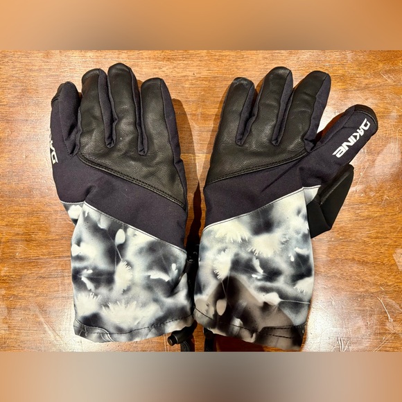 Dakine Black and Gray Women's Gloves - Picture 1 of 3